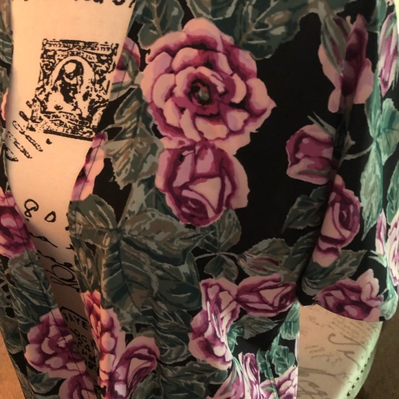 Lularoe top, perfect condition - Picture 3 of 3
